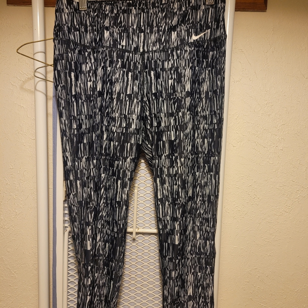 Nike Monochrome Patterned Leggings